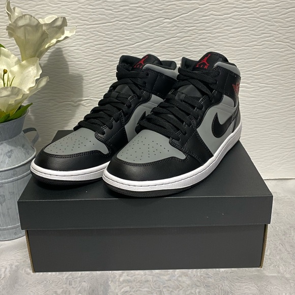 Nike Air Jordan 1 mid men’s - Picture 3 of 10